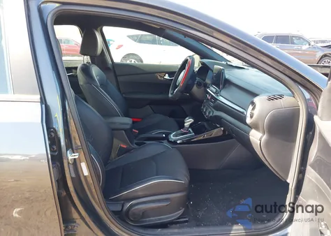 2021 Kia Forte Gt Line z USA, uszkodzony, nr VIN 3KPF34AD6ME410826